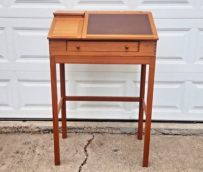 Escritorio de pie moderno de madera de cerezo Andreas Hansen Mid Century Foto 1 de 4