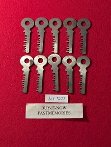10 VINTAGE "JMW CLIMAX" 2 1/2" SCANDINAVIAN STEEL PADLOCK KEYS, ANTIQUE LOT #273 - Picture 1 of 6