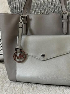 Michael Kors Jet Set Item Pearl Grey - Bild 1 von 10