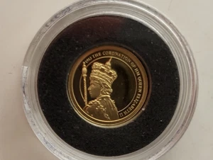 (L1168) 14kt Gold Miniatur ~ Die Krönung von HM Queen Elizabeth II - Bild 1 von 2
