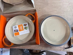 Braiser exclusivo de hierro fundido esmaltado Le Creuset, 2,25 qt., llama - Imagen 1 de 3