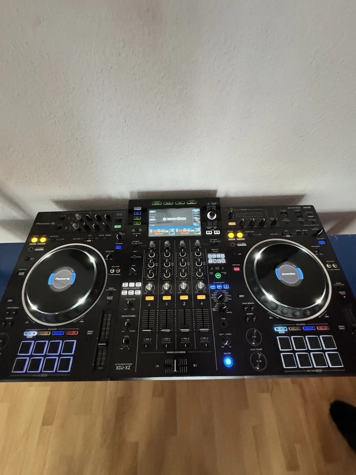 Pioneer XDJ-XZ mit Pioneer Case.  - Bild 1 von 4