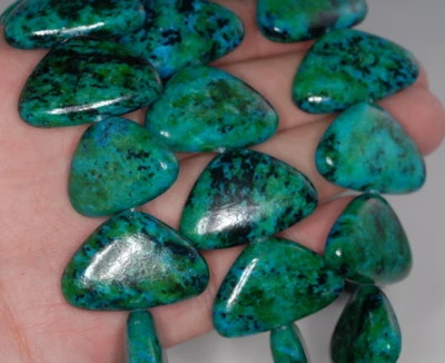 30X20MM CHRYSOCOLLA GEMSTONE FLAT TRIANGLE LOOSE BEADS 7.5" - Image 1 of 4