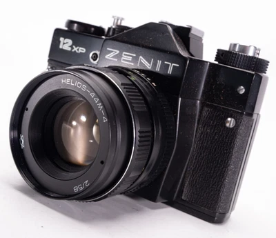 HELIOS 44M-4 58/2 M42 MOUNT LENS, FREE ZENIT 12XP CAMERA & FRONT CAP.  SHUTTER F - Image 1 of 4