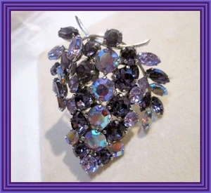 Sherman DEEP PURPLE & LAVENDER AB - FIGURAL BUNCH OF GRAPES CLUSTER BROOCH NR - Picture 1 of 4