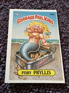 Topps GARBAGE PAIL KIDS #108b FISHY PHYLLIS - Picture 1 of 2