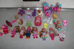 Kleine Puppen Konvolut mit diversem Zubehör - Bild 1 von 7