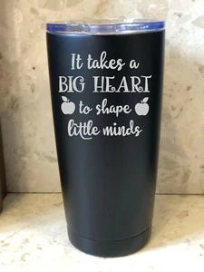 Brandneu Lehrer Reisebecher Tasse - Es braucht ein großes Herz, um Little Minds zu formen - Bild 1 von 10