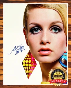 Twiggy - Autographed Signed 8x10 photo (Supermodel) - REPRINT - Picture 1 of 4