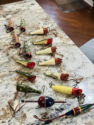 13 Vintage Bass Wooden Painted Fishing Lures & 2 Wooden Bobbers - Image 1 of 4