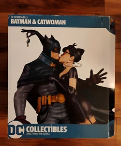 DC Bombshells: Batman & Catwoman 11.75 Inch Statue Collectibles New Sealed - Picture 1 of 6