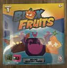 Blox Fruits 8" Deluxe Mystery Pluszowa zapieczętowana stalówka z kodami roblox wirusowymi w ręku