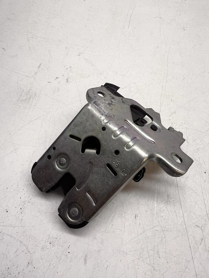 VOLKSWAGEN PASSAT B8 BERLINA MALETERO TAPA BLOQUEO 3G0827503 2016 Foto 1 de 4