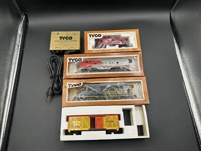 TYCO Vintage Santa Fe Locomotives Boxcars And Transformer (not Tested) - Image 1 of 4
