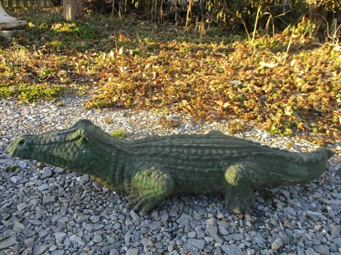 BIG OLE WEATHERED ALLIGATOR VINTAGE CEMENT/CONCRETE GARDEN STATUE 30" LONG Cover