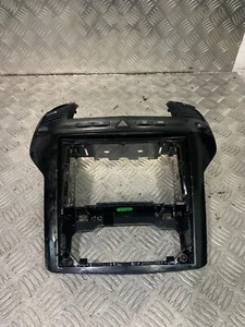 Vauxhall Astra 2010 estéreo envolvente moldura con interruptor de peligro y rejillas de ventilación 13100108 #2 - Imagen 1 de 6