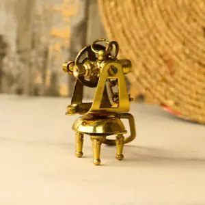 Kleiner Theodolite, einzigartiges Geschenk für ihn oder sie nautisches Messing Theodolite Schlüsselanhänger - Bild 1 von 5