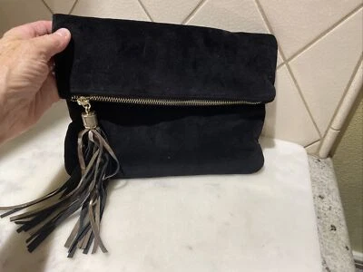 Bolso sin asas de gamuza sintética negro dorado cremallera borla detalles plegable Foto 1 de 4