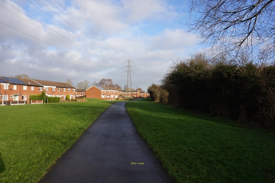 Photo 6x4 Cycle path leading to Derby City Centre Shelton Lock  c2022 - Bild 1 von 1