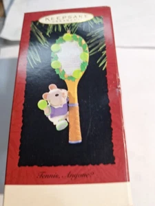 Hallmark Keepsake 1995 Tenis ¿Alguien? Vintage Dv128 - Imagen 1 de 7