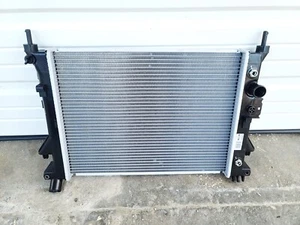 06-09 PONTIAC SOLSTICE ENGINE MOTOR AIR COOLING COOLANT RADIATOR  OEM - Picture 1 of 3