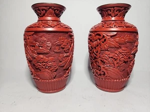 Par de mini jarrones de laca de cinabrio tallada roja esmalte azul chino sobre latón - Imagen 1 de 21