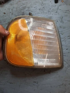 1997-2001 FORD EXPEDITION F150 RIGHT TURN SIGNAL CORNER LIGHT ASSEMBLY - Picture 1 of 3