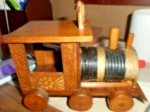 Old Folkart/Tramp Art ... Train TIN CAN Real Folk Art ... WOODEN TRAIN / FUN FUN - Picture 1 of 12