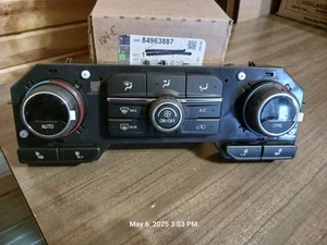 GM 84963887 Heat & A/C Control Panel 2020-2023 Silverado - Picture 1 of 5