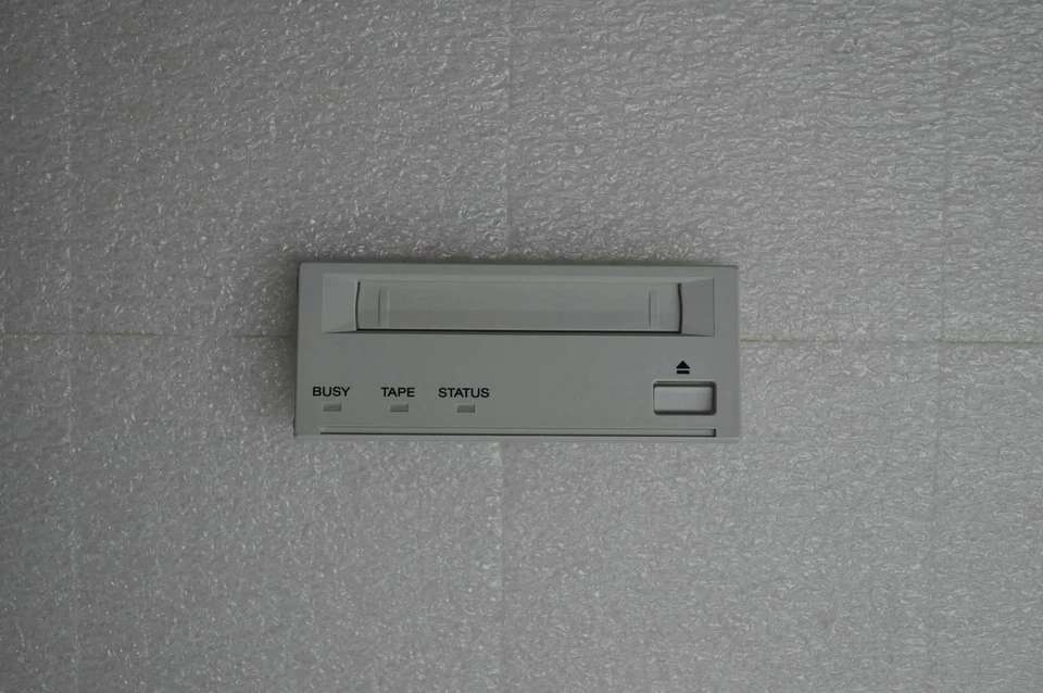 Bisel delantero Sony para DDS DRIVE SDT-11000 5S1W-2-BISEL Foto 1 de 2