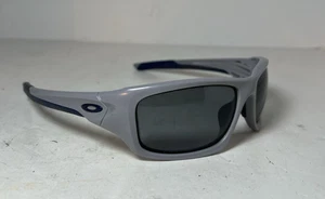 Oakley Sunglasses Valve Grey Frames OO9236-05 Full Rim 60-16 133 lenses scratch - Picture 1 of 7