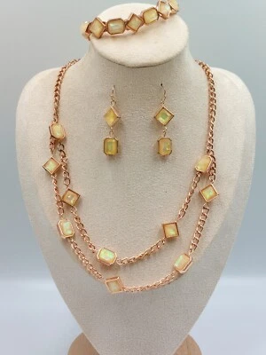 Juego de joyería de moda Worthington con acabado en oro rosa imitación ópalo Foto 1 de 4