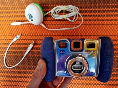 VTech ' Kidizoom Twist Connect Camera Blue ' 2.0MP 4X Digital Zoom + USB Charger - Image 1 of 4