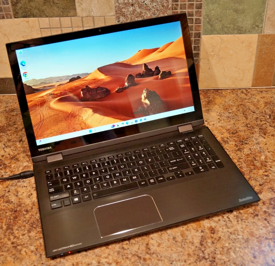 25H2 Active WIN11 PRO 4K Toshiba P55W-C5316 Gen6 i7@2.50GHz,12GB RAM,480GB SSD Foto 1 de 4