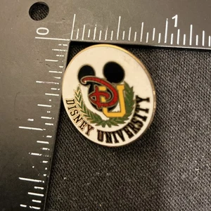 Walt Disney University DU Logo Round Employee Cast Vintage Vtg Lapel Hat Pin Vtg - Picture 1 of 6