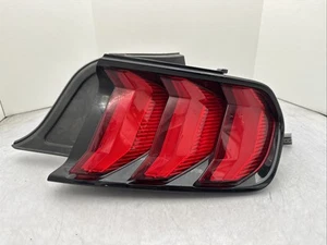Luz trasera Ford Mustang 2018 2019 2020 2021 pasajero derecho OEM lámpara de freno LED - Imagen 1 de 18