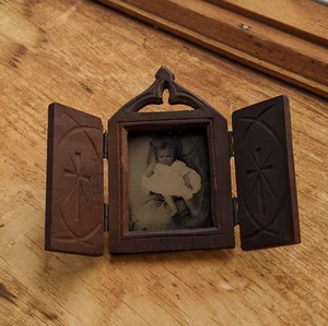 VTG Icon Triptych Ornate Wooden Frame Tintype Baby Child Religious Mortem? - Picture 1 of 9
