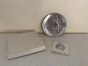 Vintage 80s WENDELL AUGUST FORGE Aluminum 4.5" Coaster Plate GOLF LADY GOLFER - Picture 1 of 9