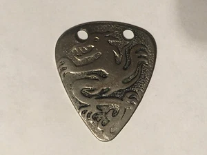 CIONDOLO DRAGO DOPPIA FACCIA PLETTRO CHITARRA ARGENTO STERLING / ERRATEWAY052 - Foto 1 di 4