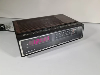 Radio Reloj Alarma Sanyo RM5100 Grano Madera *Leer Descripción* Foto 1 de 4