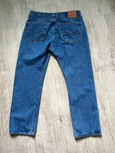 Pantalones de mezclilla de colección Levis 501 con botones 36 x 30 lavado medio hechos en Egipto rectos para hombre - Imagen 1 de 10