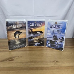 De Colección Free Willy 1 2 3 Trilogy VHS Clamshell 90’S Nuevo Sellado Lote de 3 Nuevo De Colección - Imagen 1 de 5