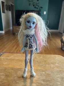 SELTEN 2011 First Wave Mattel Monster High Abbey Bominable unvollständig Puppe - Bild 1 von 10