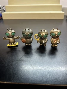 VINTAGE MINIATURE 1.75”- “SPORTS ALIEN” FIGURES-RARE E9 - Picture 1 of 4