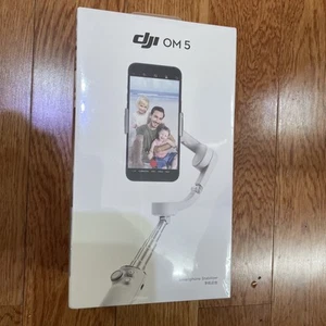 DJI OM 5 Handheld Smartphone Gimbal Stabilizer - Picture 1 of 3