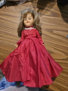 Muñeca de colección ojos dormidos 11,5 pulgadas de alto zapatos vestido moño en pelo combina vestido - Imagen 1 de 6