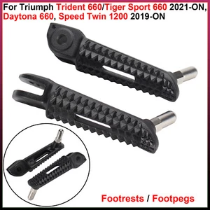 1 Pair of Black Footrests / Foot pegs - For Triumph Trident 660, Speed Twin 1200 - Picture 1 of 17