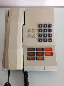 Telefono da ufficio anni 70 perfettamente funzionante - Foto 1 di 3