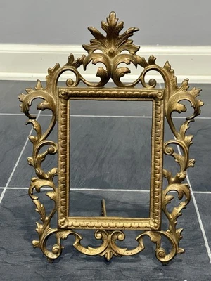 "Soporte de marco de fotos ornamentado dorado dorado latón hierro fundido vintage sin vidrio 11"" de alto" Foto 1 de 4
