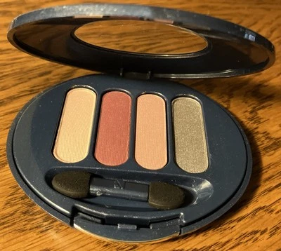 Nueva sombra de ojos Avon True Color Quad - Malvas románticas Foto 1 de 4